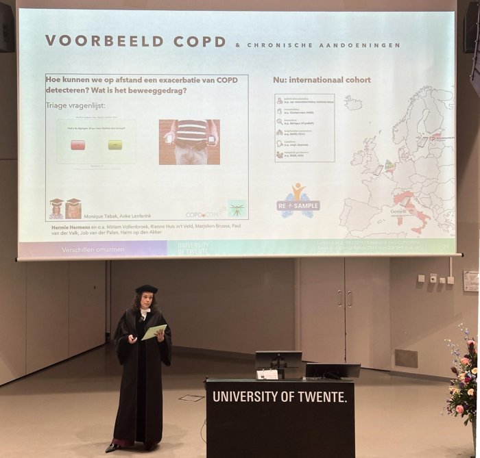 Photo of Prof. Dr. Ir. Monique Tabak presenting the RE-SAMPLE project in her inaugural lecture as an example of personalised e-Health technological solutions for complex chronic conditions